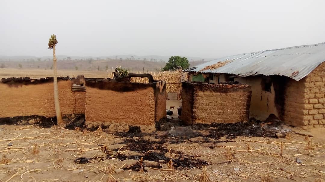 Bandits raze 30 houses, cattle, food items in Niger State community