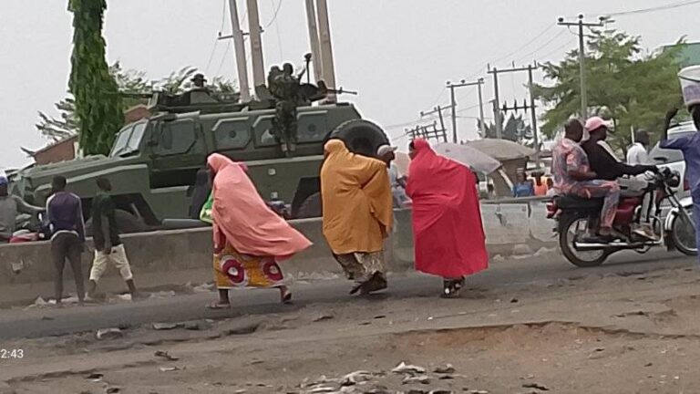 Soldiers open fire as hoodlums hijack trucks and steal food items in Niger State